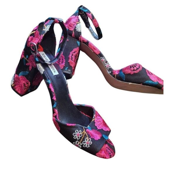 Steve Madden Heels Women's 10.5 Black Floral Embroidered Block Heel - Picture 1 of 5